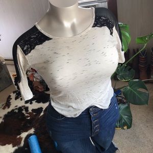 Daytrip Crop Shirt w Keyhole Back